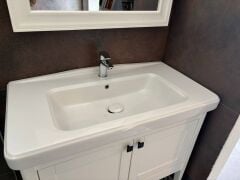 Ayaklı 2 Kapaklı Lavabolu Beyaz-Mat 95 Banyo Dolabı-Aynalı
