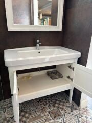 Ayaklı 2 Kapaklı Lavabolu Beyaz-Mat 95 Banyo Dolabı-Aynalı